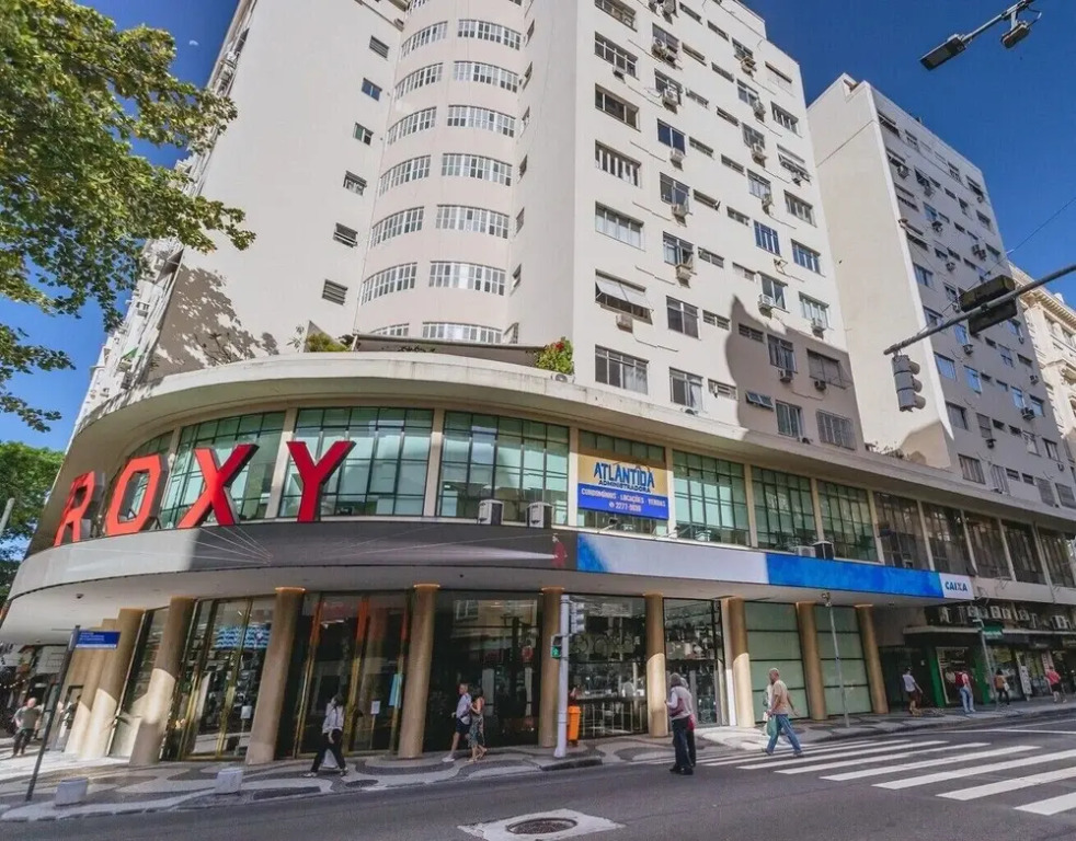 Studio com Wi-fi e Ar a 45m da Praia de Copacabana