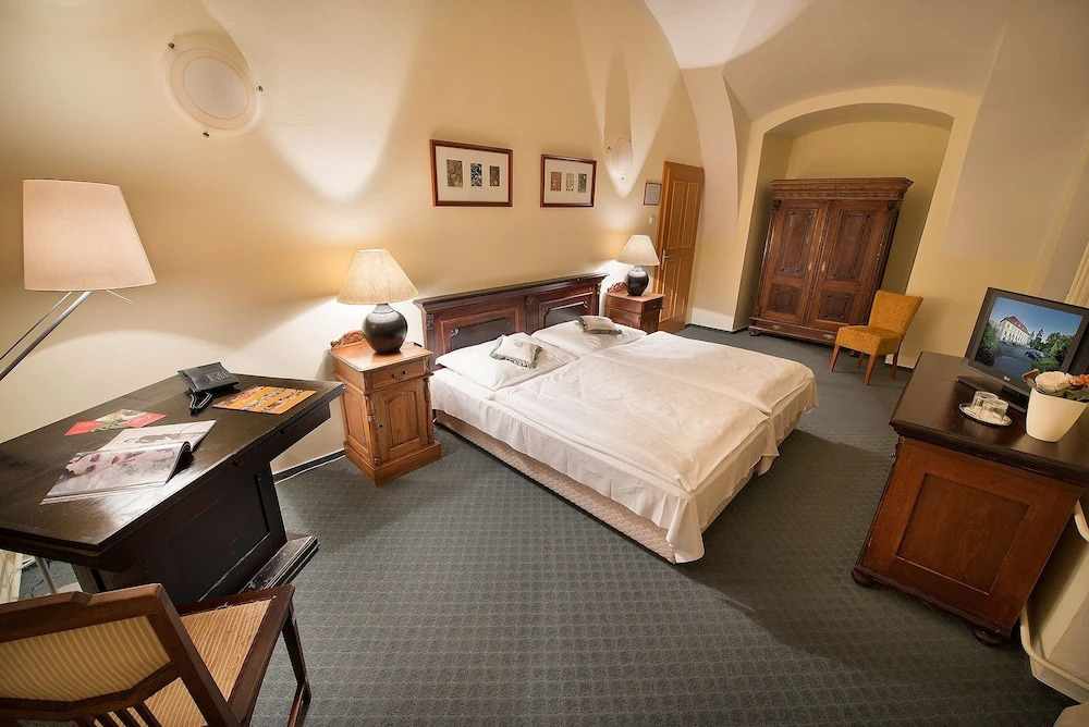 Maxmilian Lifestyle Resort