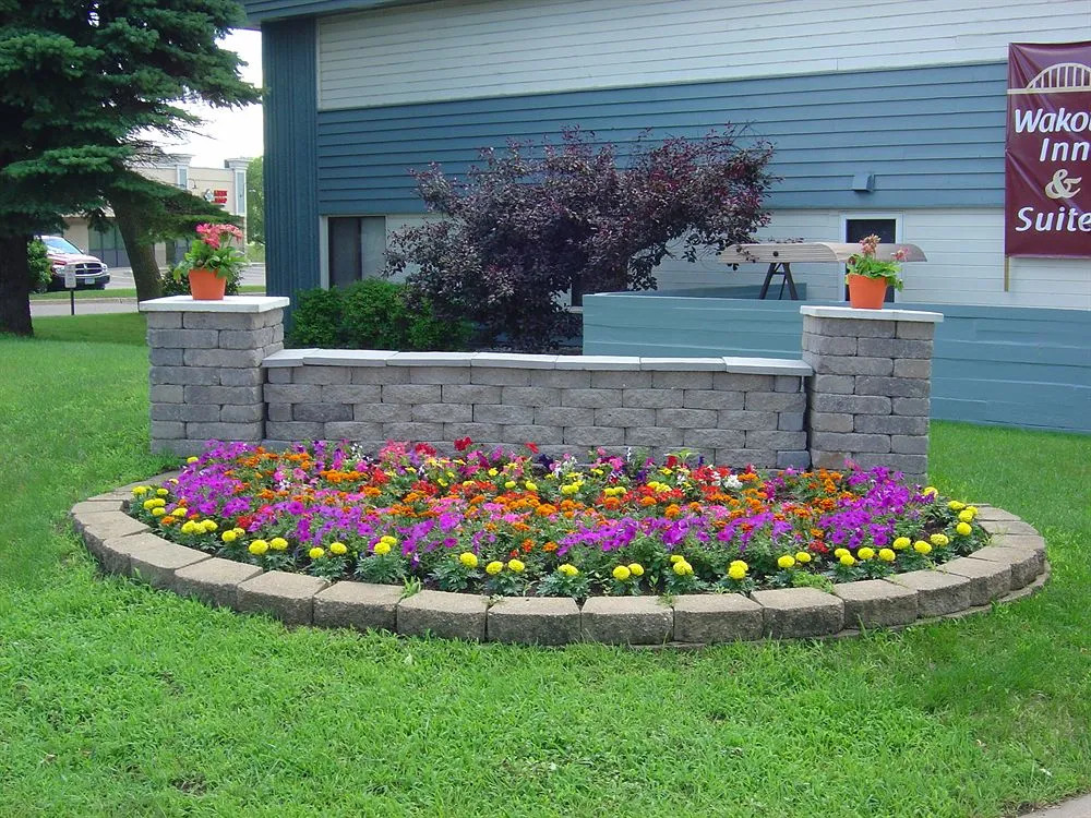 Wakota Inn and Suites