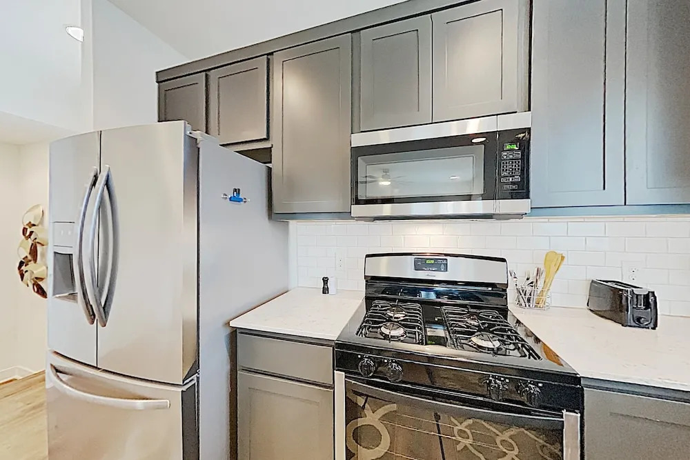 Stylish East Side Near Downtown & Manor Road 1 Bedroom Condo