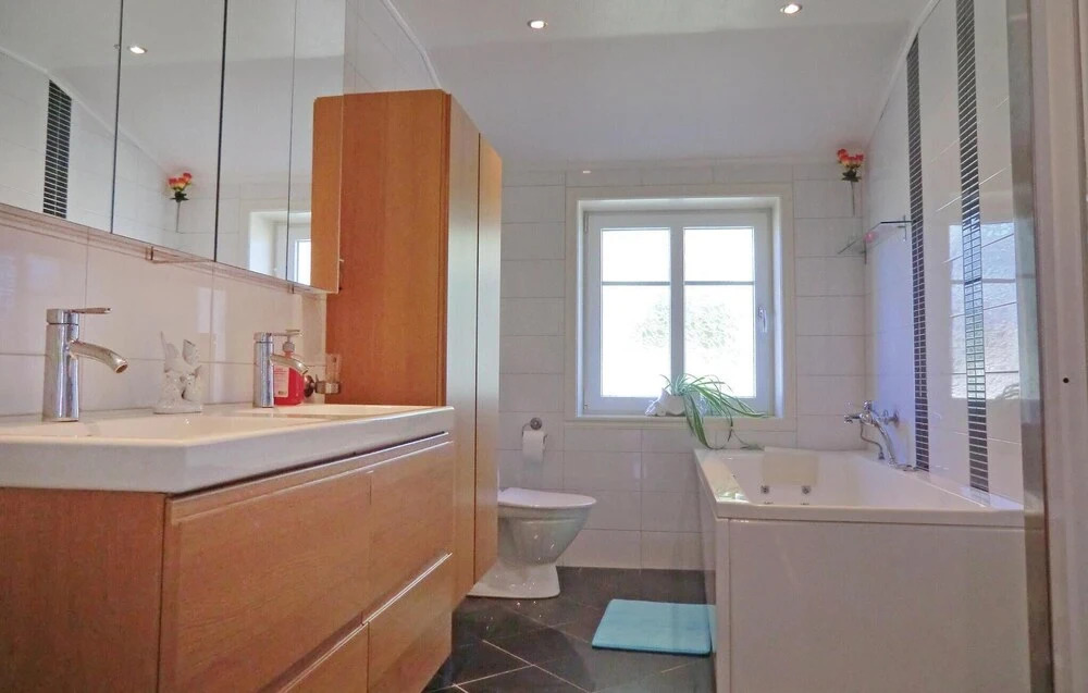 Cozy Home In Orrefors With Lake View