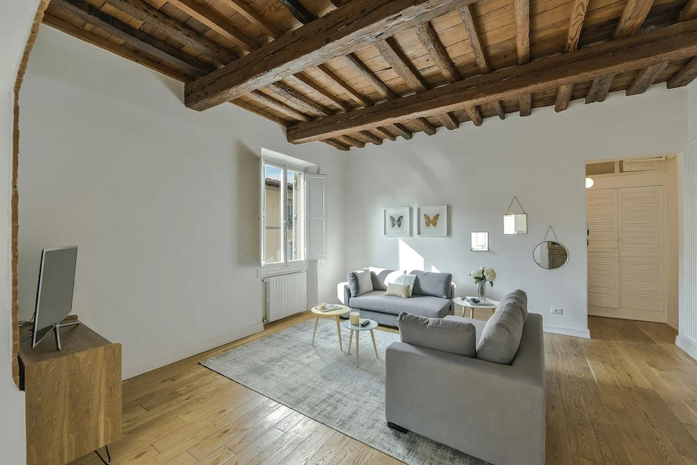 Oltrarno Elegance