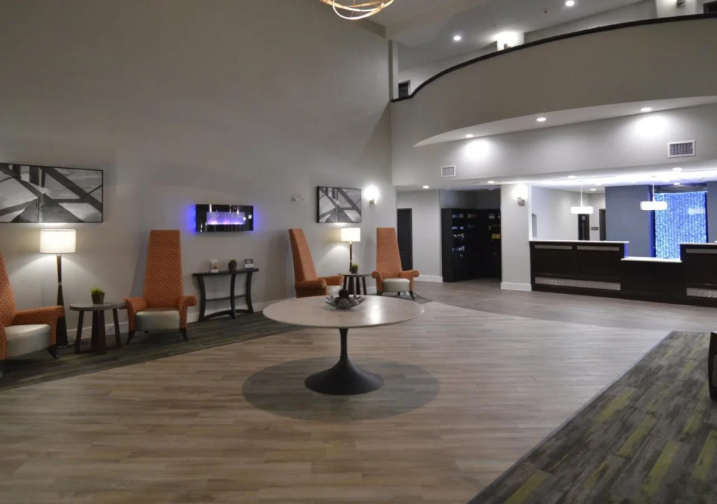 Best Western Plus Bay City Inn & Suites
