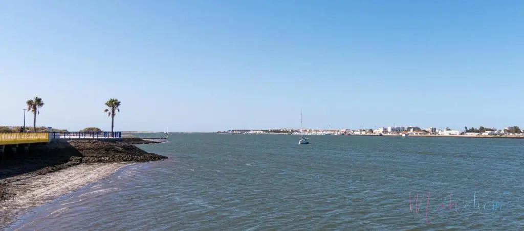 Ayamonte Market Suites by Ĥ