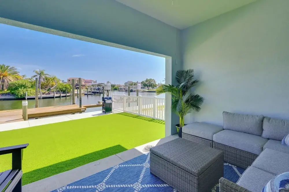 Walk to Beach! Waterfront Hudson Townhome