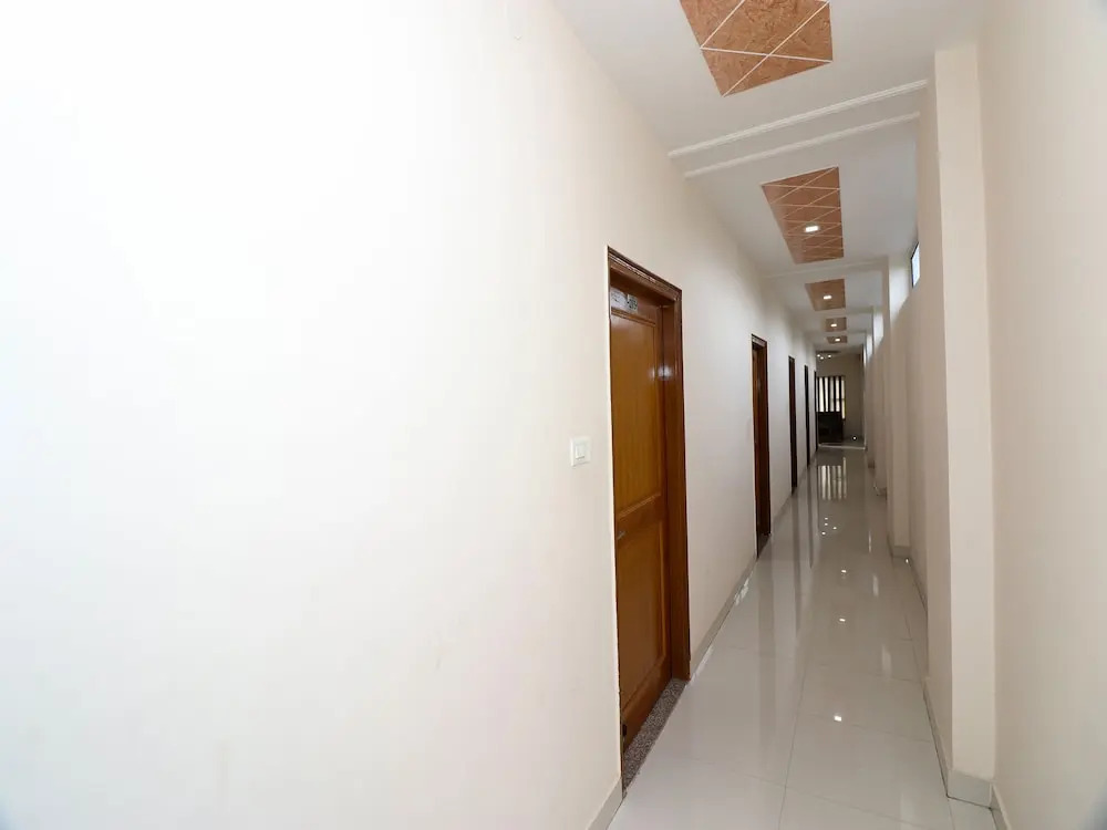 OYO 16599 Chandra Palace