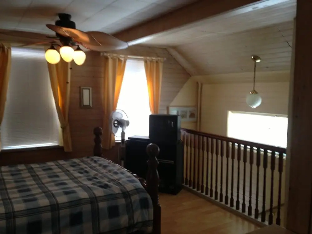 4 Bedroom Cottage on Manitoulin Island Next to Sand Beaches