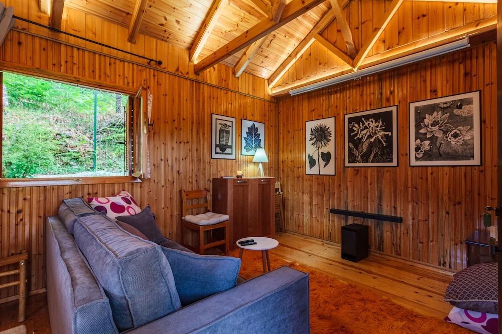 Escape in the Forest, Cosy Chalet with Home Cinema