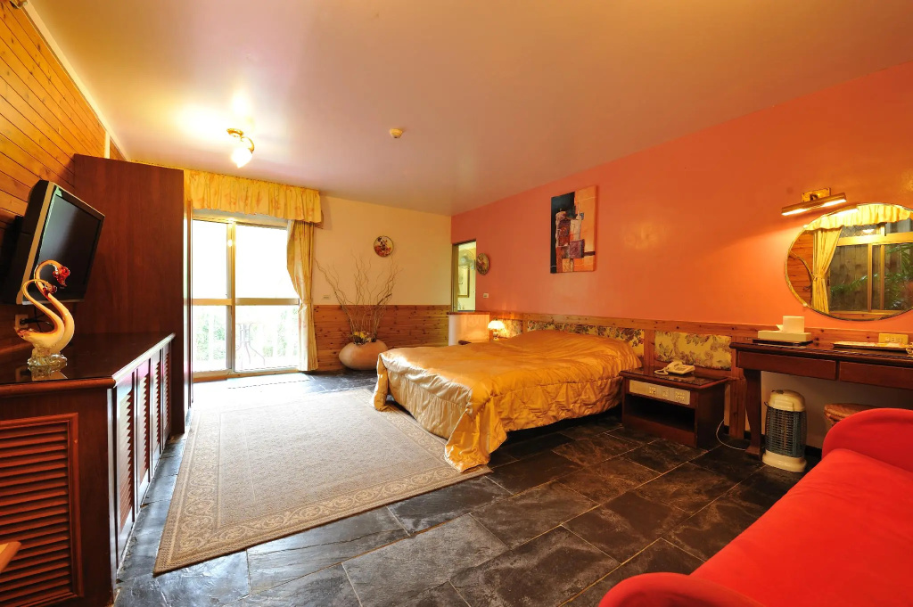 Shinmingshan Holiday Inn