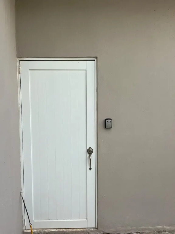 Surfer Steps Apartment