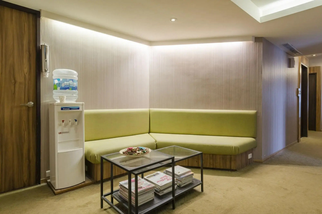 Jing Guang Hotel