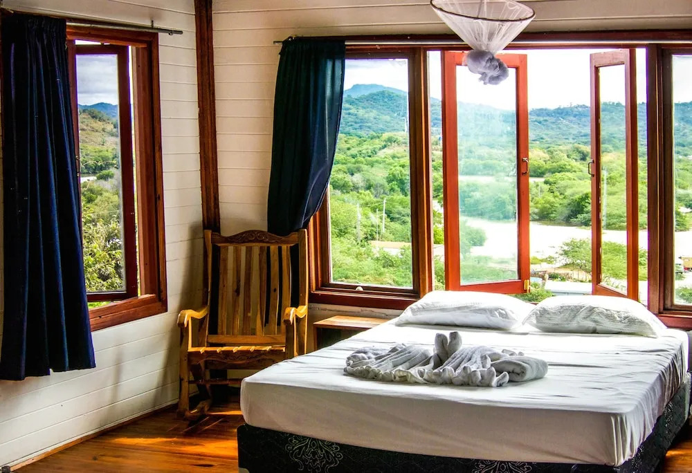 Magnific Rock - Surf Resort & Yoga Retreat Nicaragua