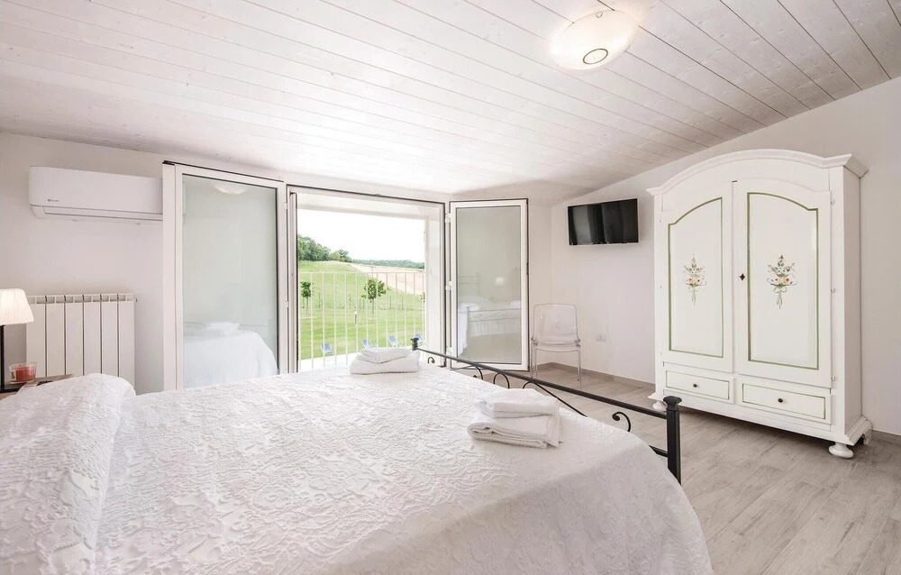 Amazing Home in Montecastrilli With 7 Bedrooms, Wifi and Outdoor Swimming Pool