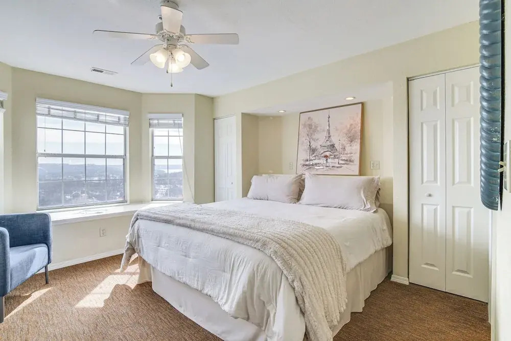 Newly Renovated Ozarks Condo: Pool & Hot Tub
