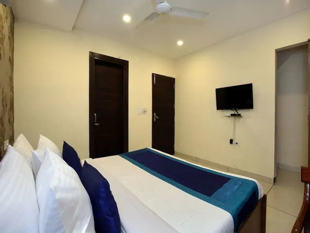 OYO 9951 Hotel Satkar Avenue