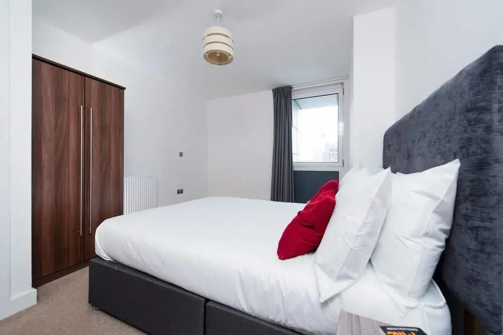 Modern 3BR Flat in Stratford With Great Views!