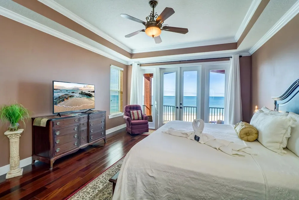 Gulf-front W/ Pool & Direct Beach Access 4 Bedroom Home