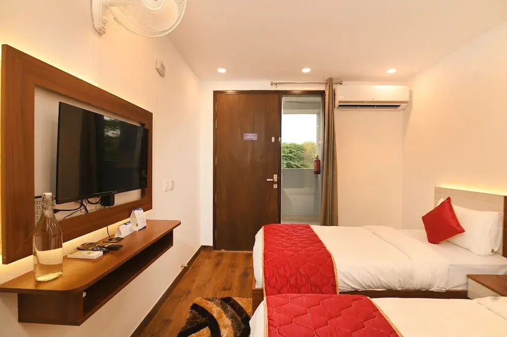 Limewood Stay - Cyber City