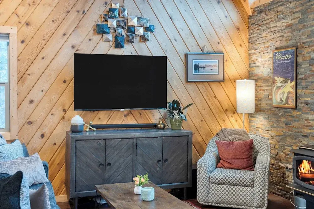 Minutes to Donner Lake Lofted A-frame-inspired Design + Deck Jeffrey Pines