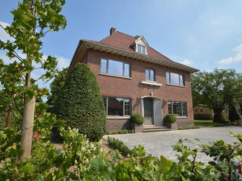 Magnificient Mansion in Peer With Spacious Garden