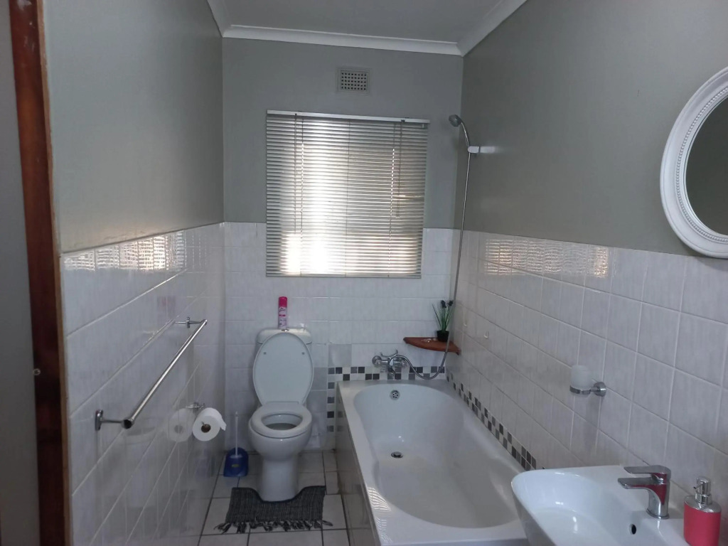 Elegant 1-Bedroom Apartment with pool.