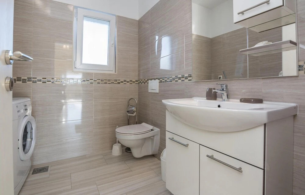 Lovely Home In Privlaka