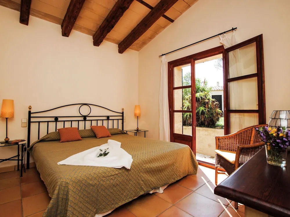 Ideal Holiday Home with Private Pool for Family & Friends