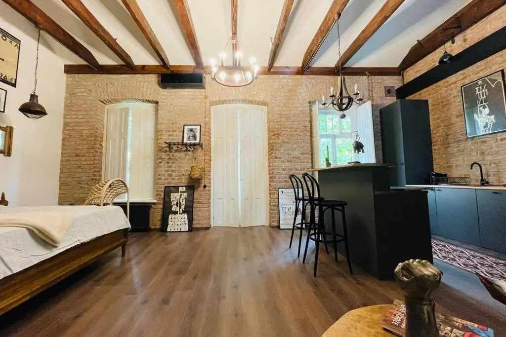 Writer's Loft w/ workspace-get inspired by comfort