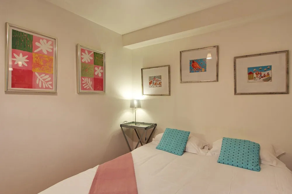 S09278 - Studio with patio for 3 people, Grand Boulevards