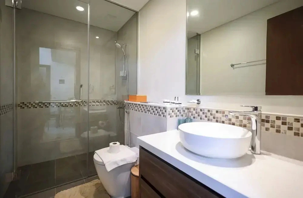Elite LUX Holiday Homes - Canal View 2bhk in Prime Business Bay Dubai