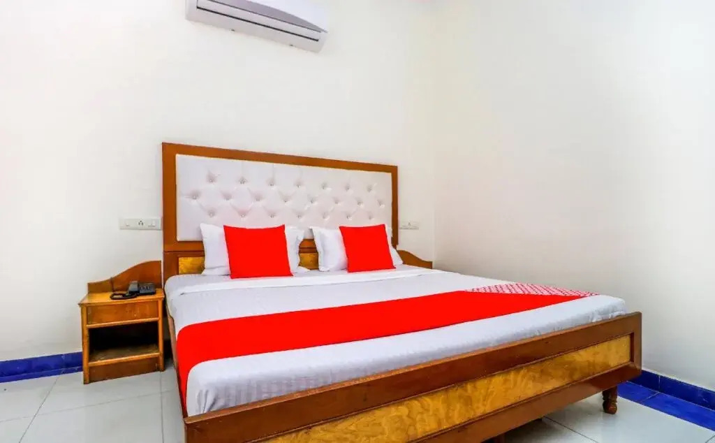 Preet Lodge Mohali by OYO Rooms