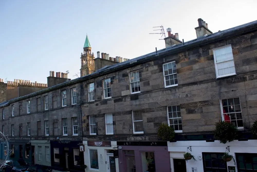 Stylish 3 Bedroom Flat in Historic West End Location