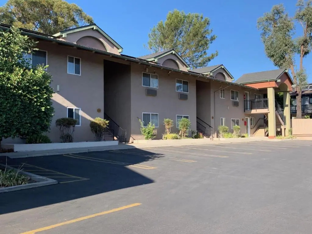 Olive Tree Inn & Suites, a Howard Johnson by Wyndham
