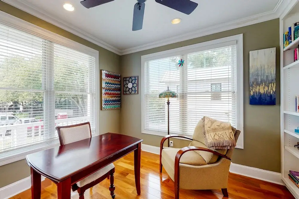 Fantastic Getaway With Private Pool, Deck, Game Room, AC & Fast Wifi