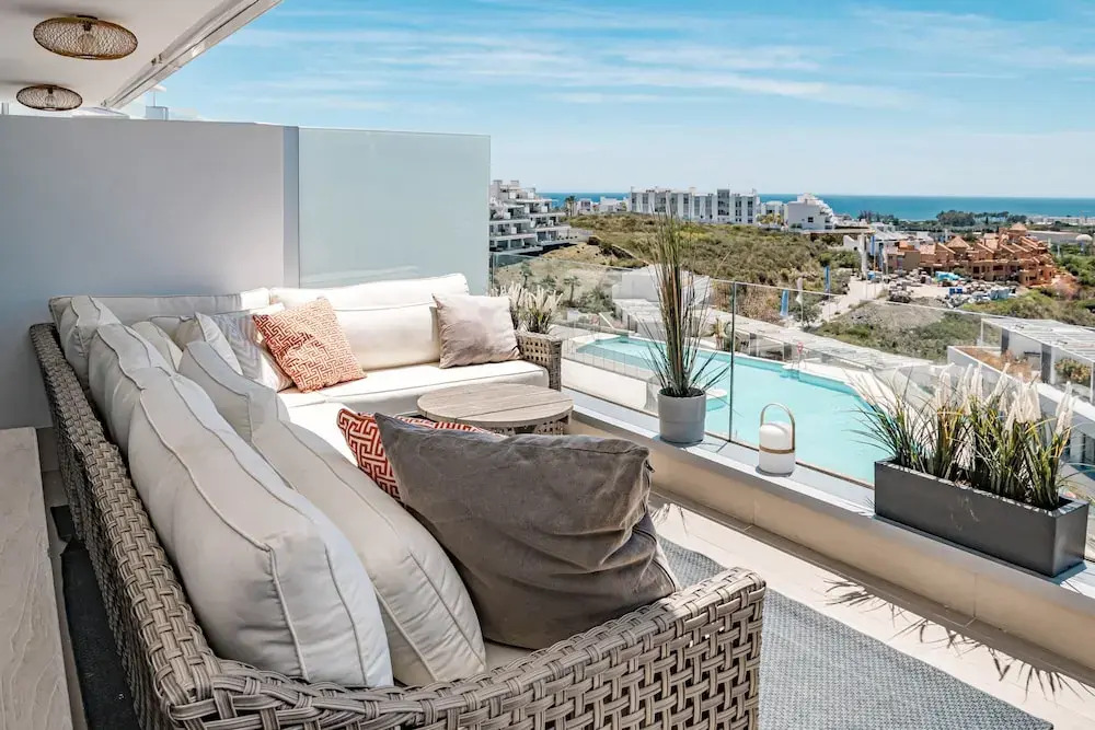 OV2 1B - Bright and Modern 3 Bedroom Apartment