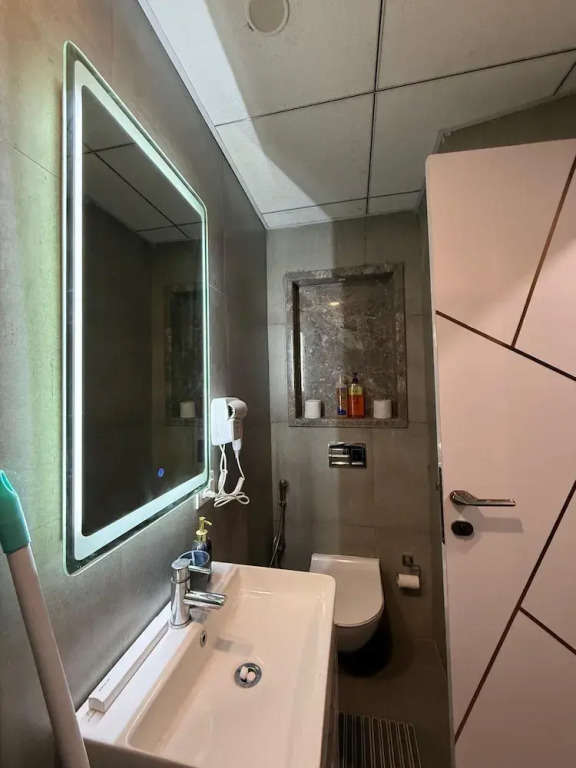 41 Floor River View - TheRoomeraStay