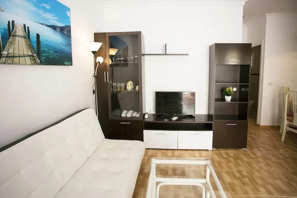 Center & White Town Apartment