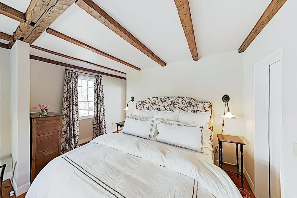 New Listing! All-suite Harbor-view W/ Deck 4 Bedroom Home