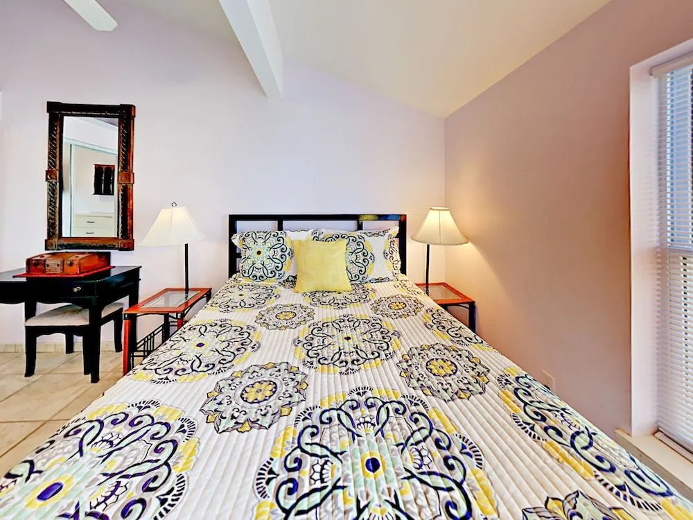 125 E Verna Jean - 4 Br Townhouse