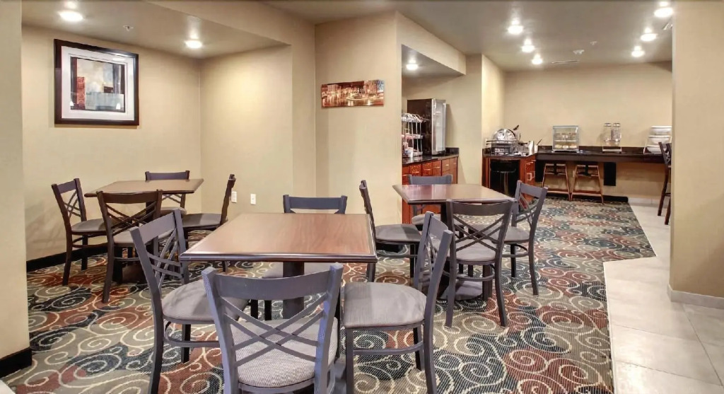 Cobblestone Inn & Suites - Altamont