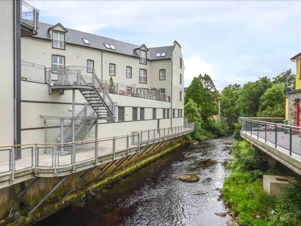 Central Ardara Riverside Apartment