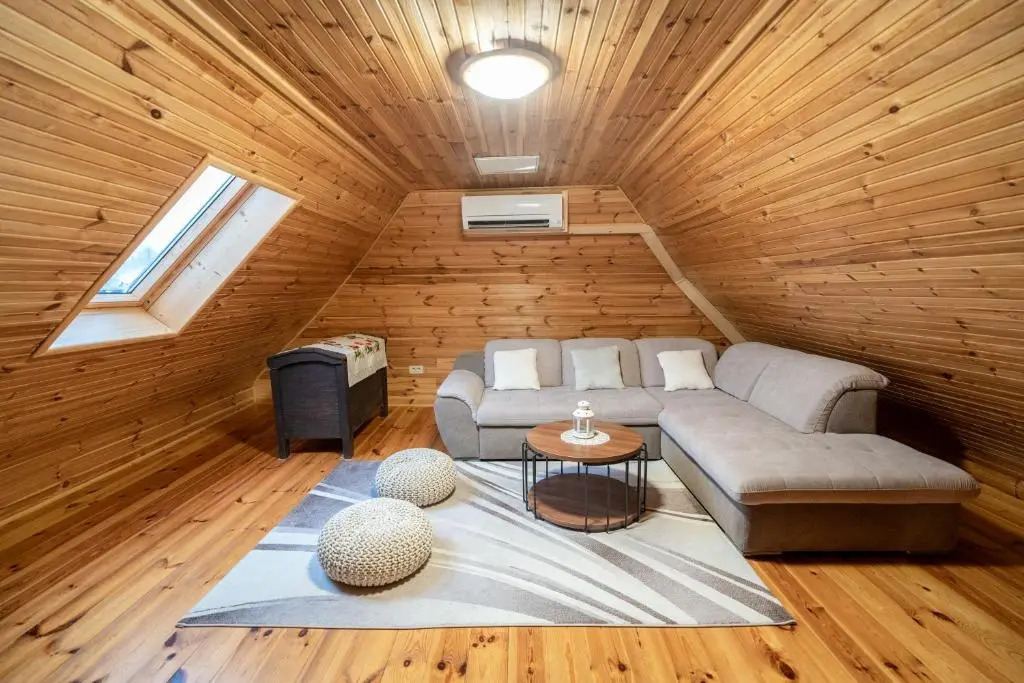 Chalet Markoci With Hot Tub - Happy Rentals