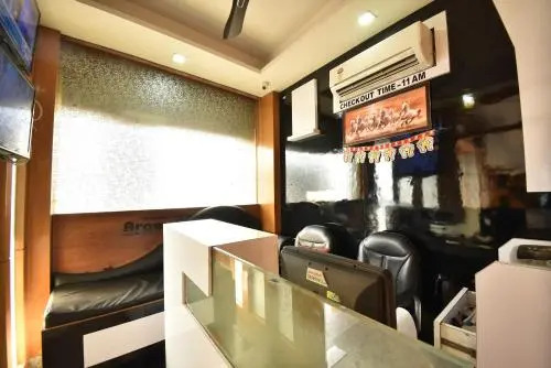 OYO 8950 Hotel Jhankar
