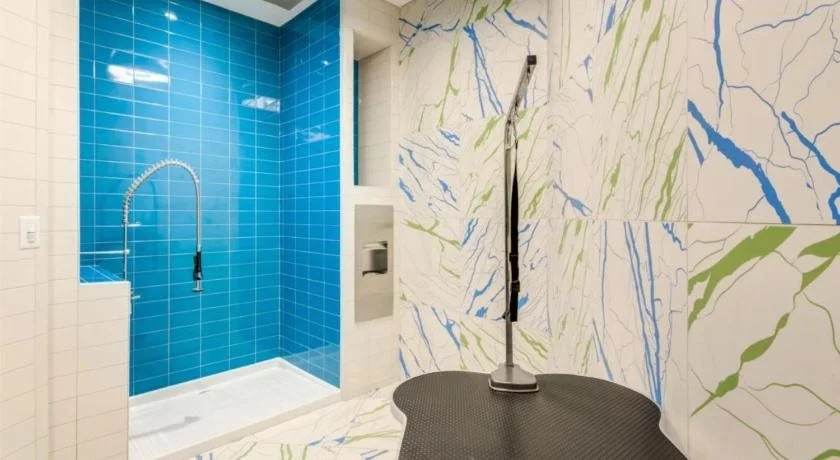 Global Luxury Suites at Woodmont Triangle South