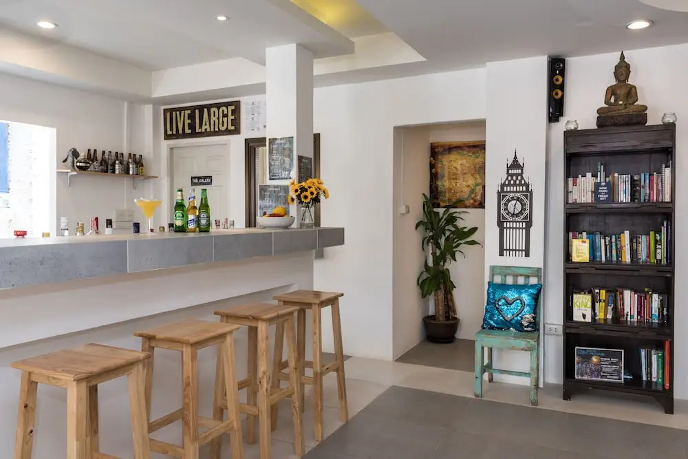 Castaway Guesthouse Hostel and Bar
