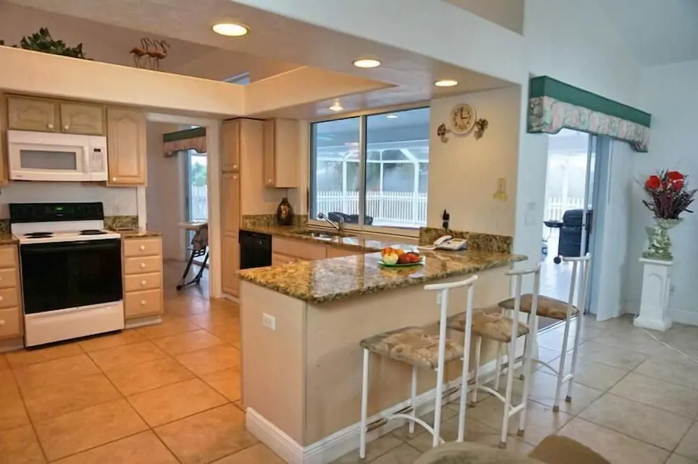SHEN1124 3 Bedroom Holiday Home by Marco Naples Vacation Homes