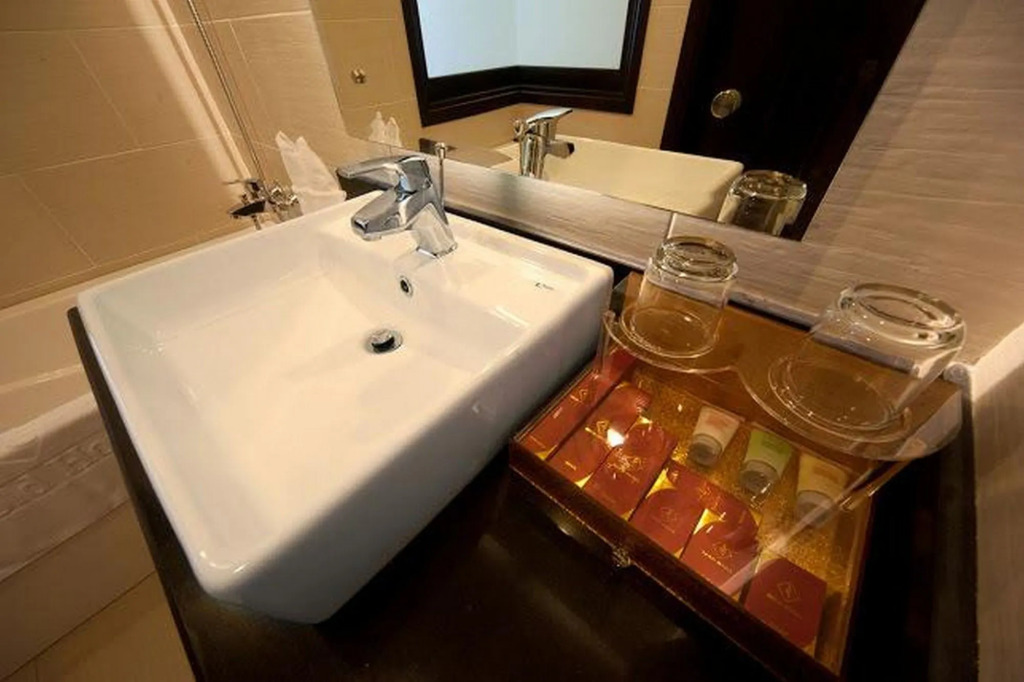 Shine Hue Hotel 2