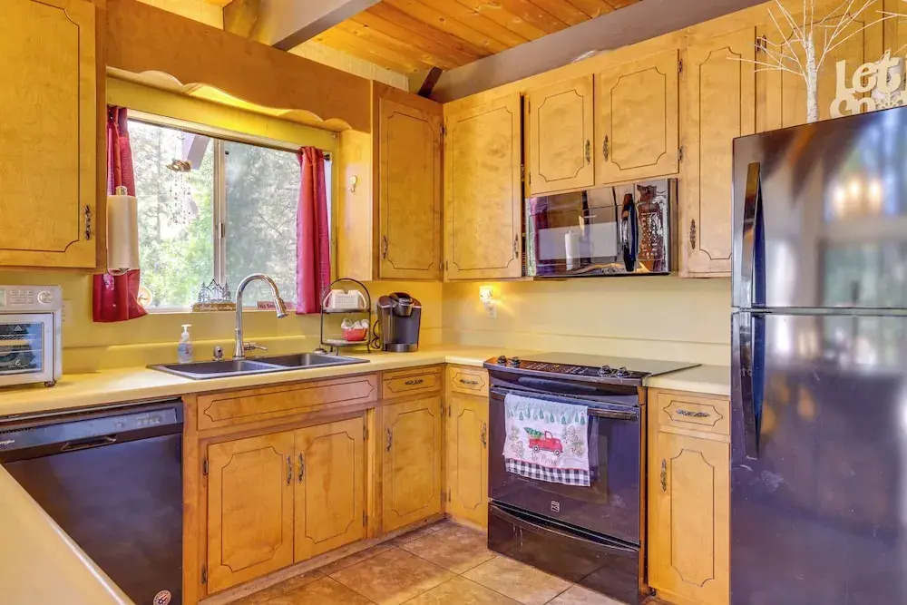 13 Mi to Skiing: Long Barn Family Cabin