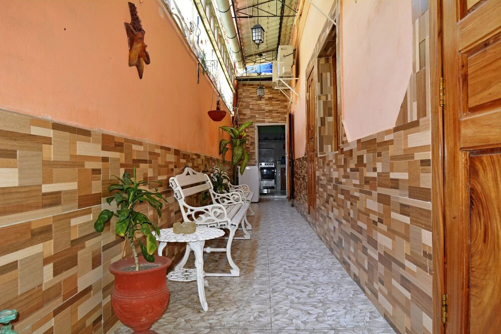 Cadena Hostal Roberto Carlos