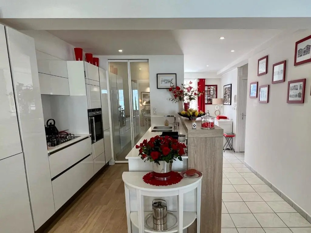 120m2 Avec Deux Terrasses Ensoleillees a Biarritz